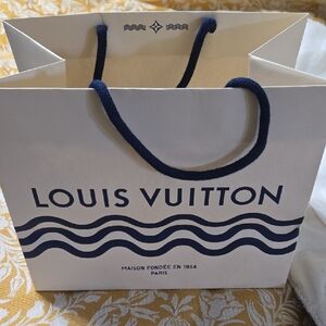 Louis Vuitton Cream Bag with Blue Handles Hawaii